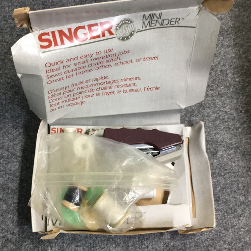 Singer Sewing Mini Mender - Picture 2 of 6